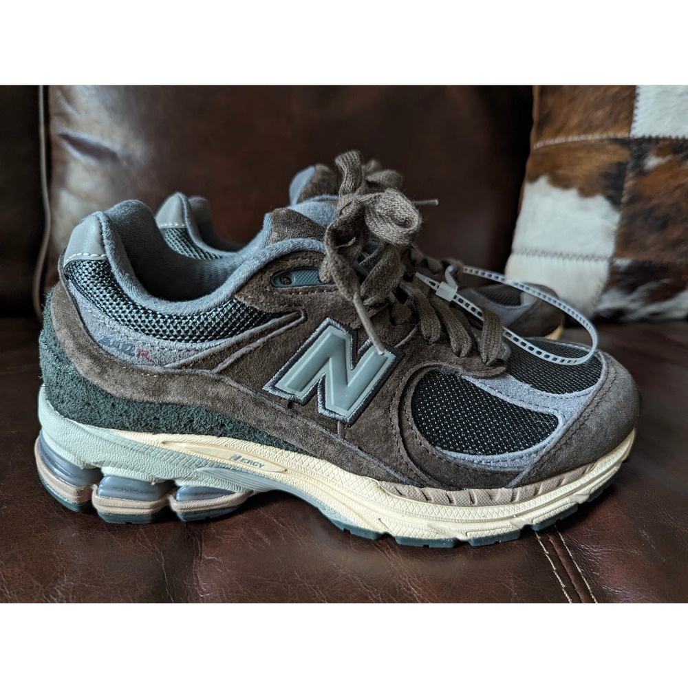 New Balance 2002R